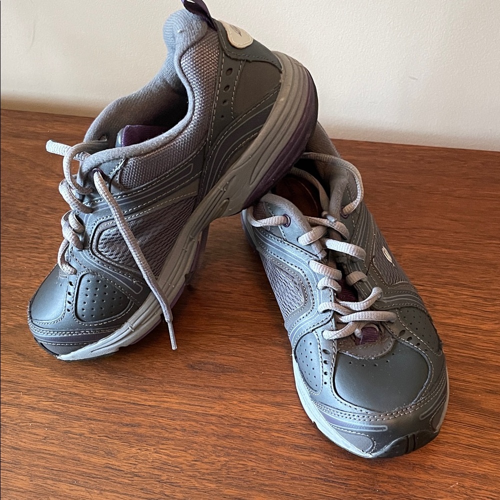 Easy Spirit Athletic Sneakers - Picture 3 of 9